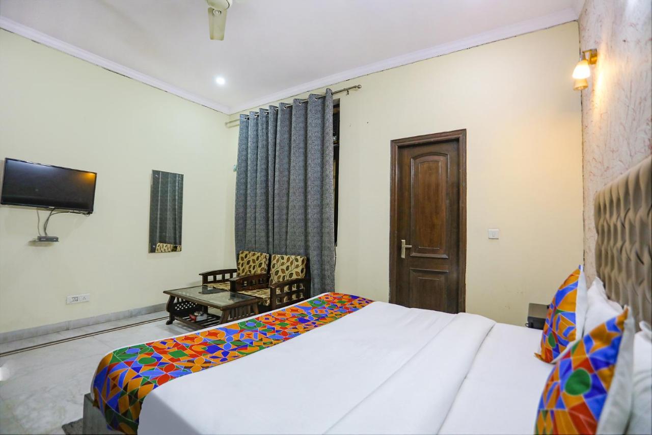 Fabexpress Hm Palace Hotel โนอิดา ภายนอก รูปภาพ