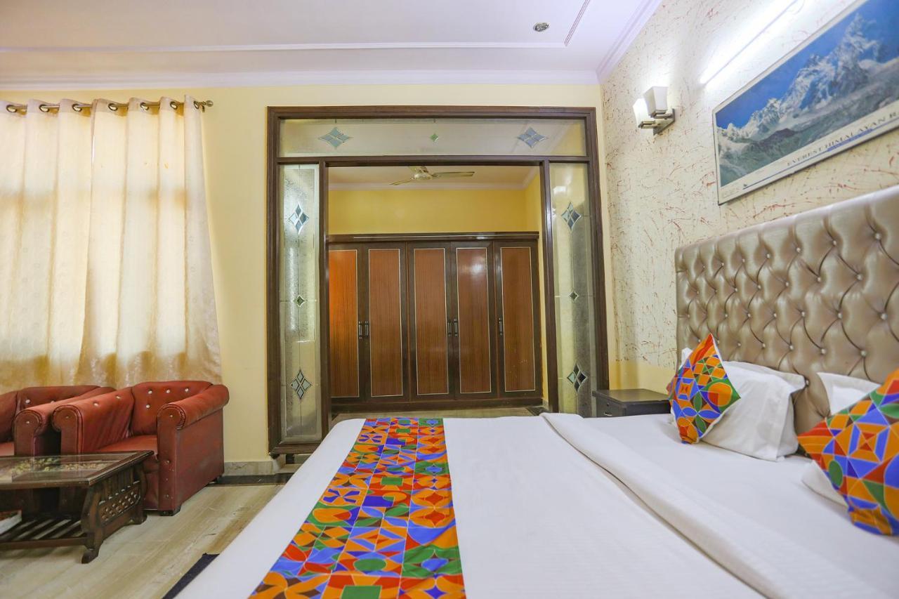 Fabexpress Hm Palace Hotel โนอิดา ภายนอก รูปภาพ